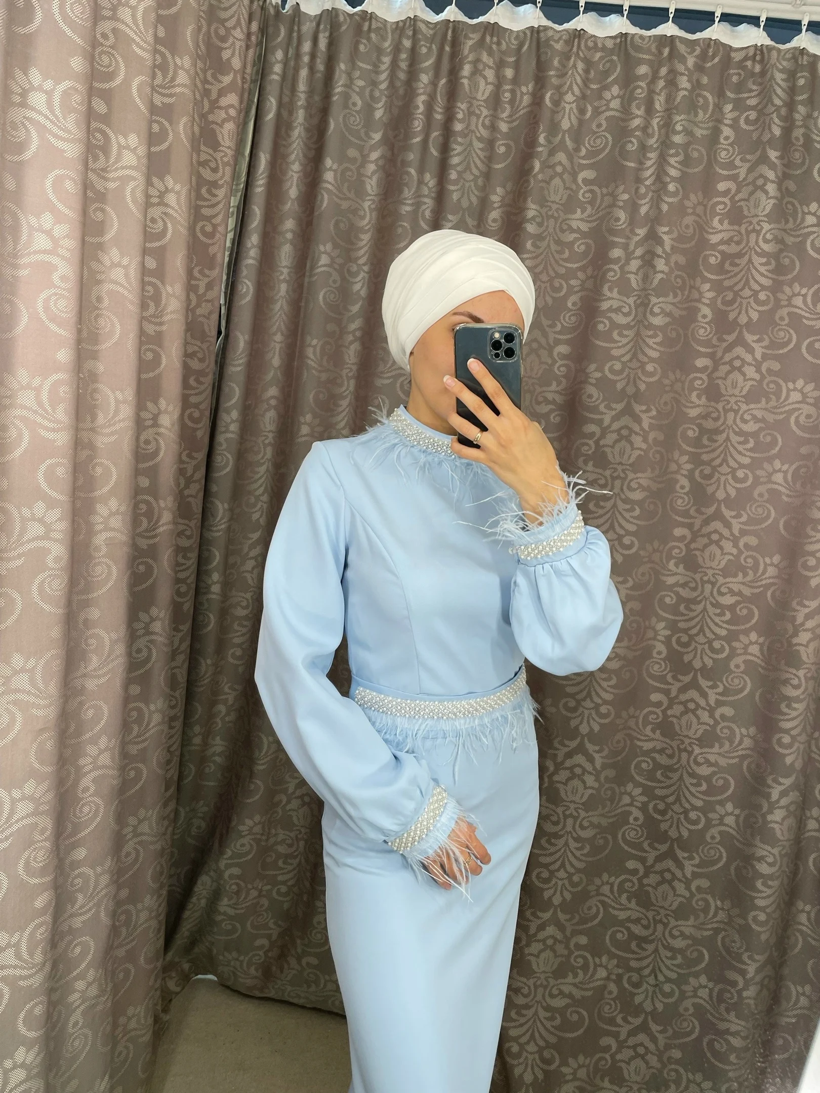 картинка Платье с перьями нежно-голубой от магазина Одежда+